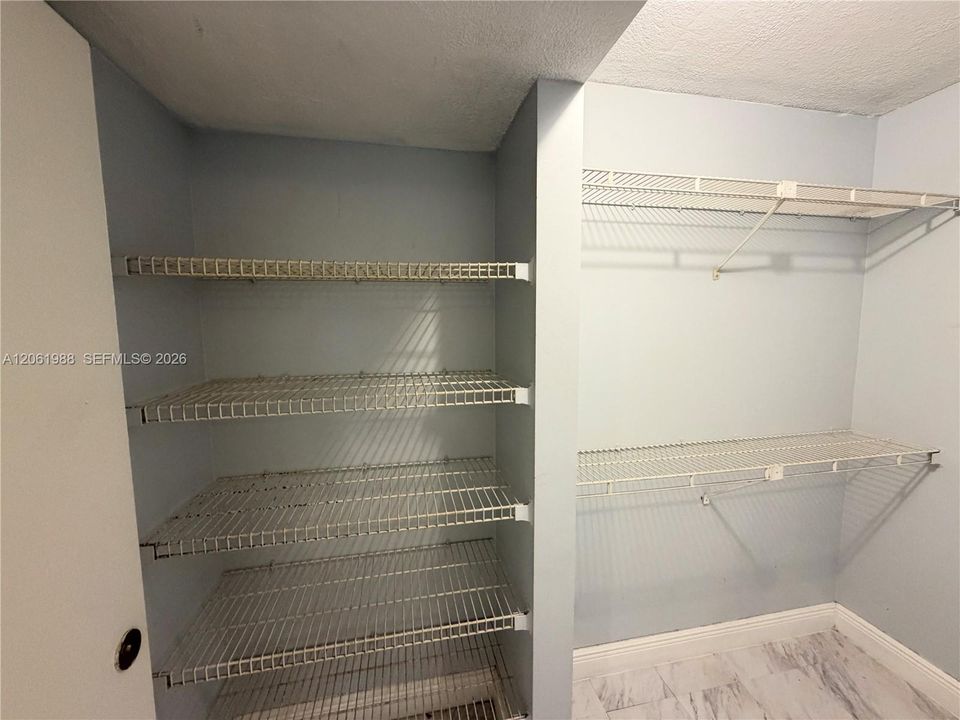 На продажу: $165,000 (1 спален, 1 ванн, 600 Квадратных фут)