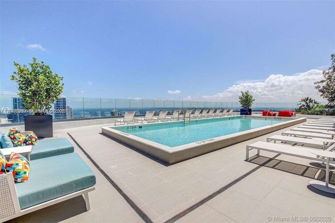 For Rent: $5,600 (2 beds, 2 baths, 1026 Square Feet)
