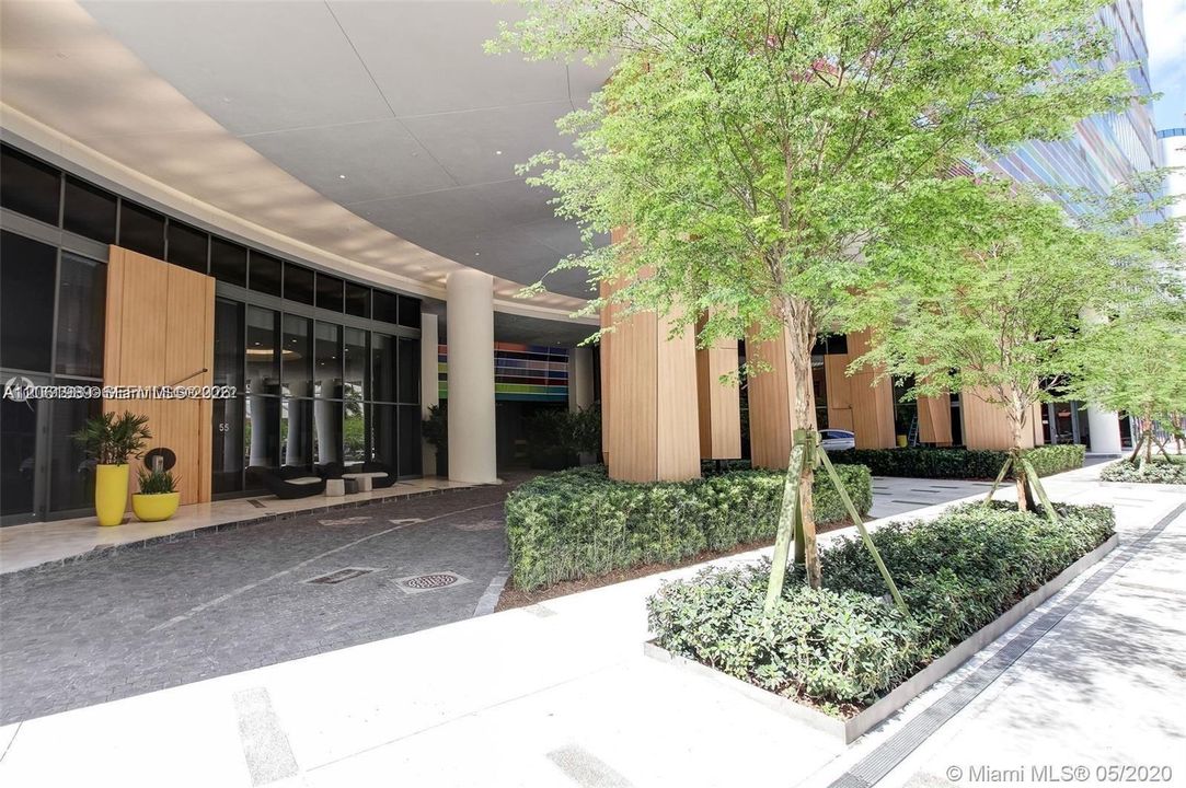 For Rent: $5,600 (2 beds, 2 baths, 1026 Square Feet)