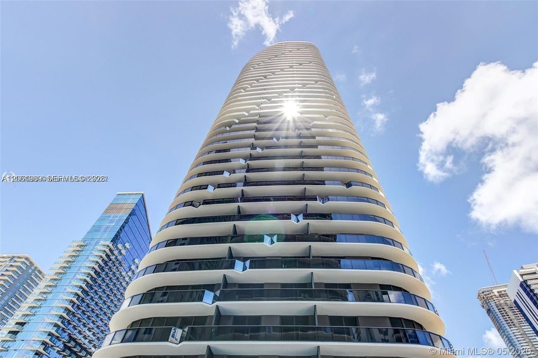 For Rent: $5,600 (2 beds, 2 baths, 1026 Square Feet)
