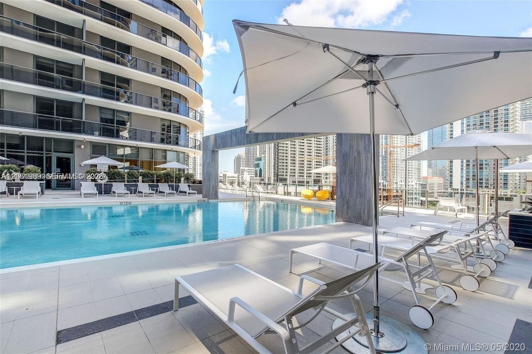 For Rent: $5,600 (2 beds, 2 baths, 1026 Square Feet)
