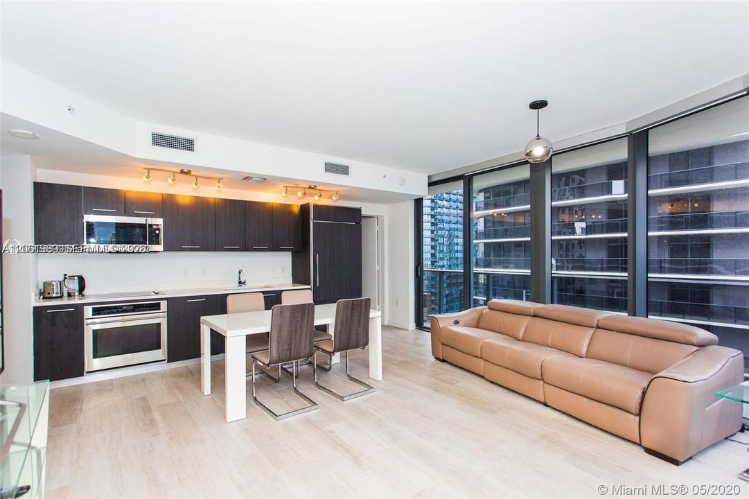For Rent: $5,600 (2 beds, 2 baths, 1026 Square Feet)
