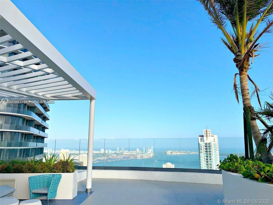For Rent: $5,600 (2 beds, 2 baths, 1026 Square Feet)