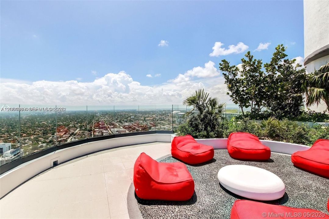 For Rent: $5,600 (2 beds, 2 baths, 1026 Square Feet)