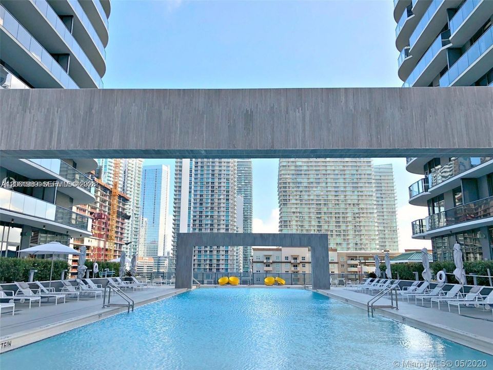 For Rent: $5,600 (2 beds, 2 baths, 1026 Square Feet)