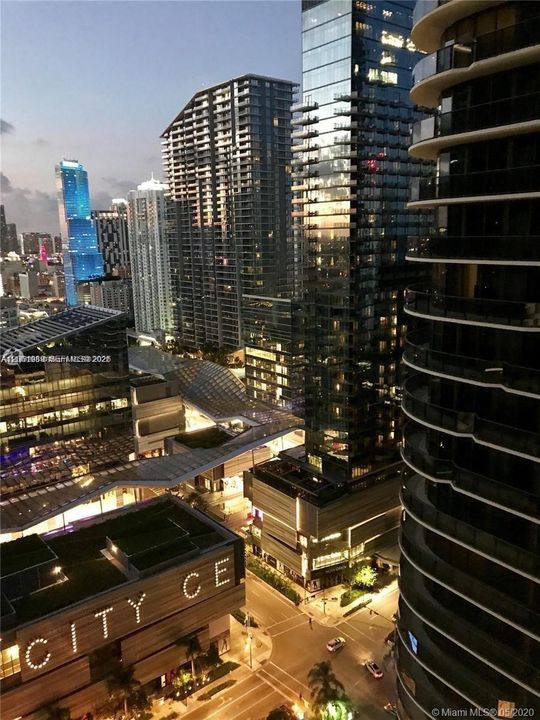 For Rent: $5,600 (2 beds, 2 baths, 1026 Square Feet)