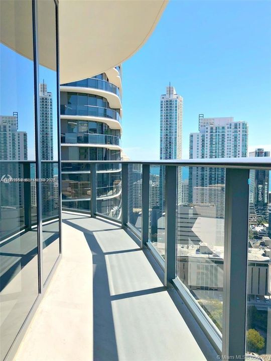 For Rent: $5,600 (2 beds, 2 baths, 1026 Square Feet)