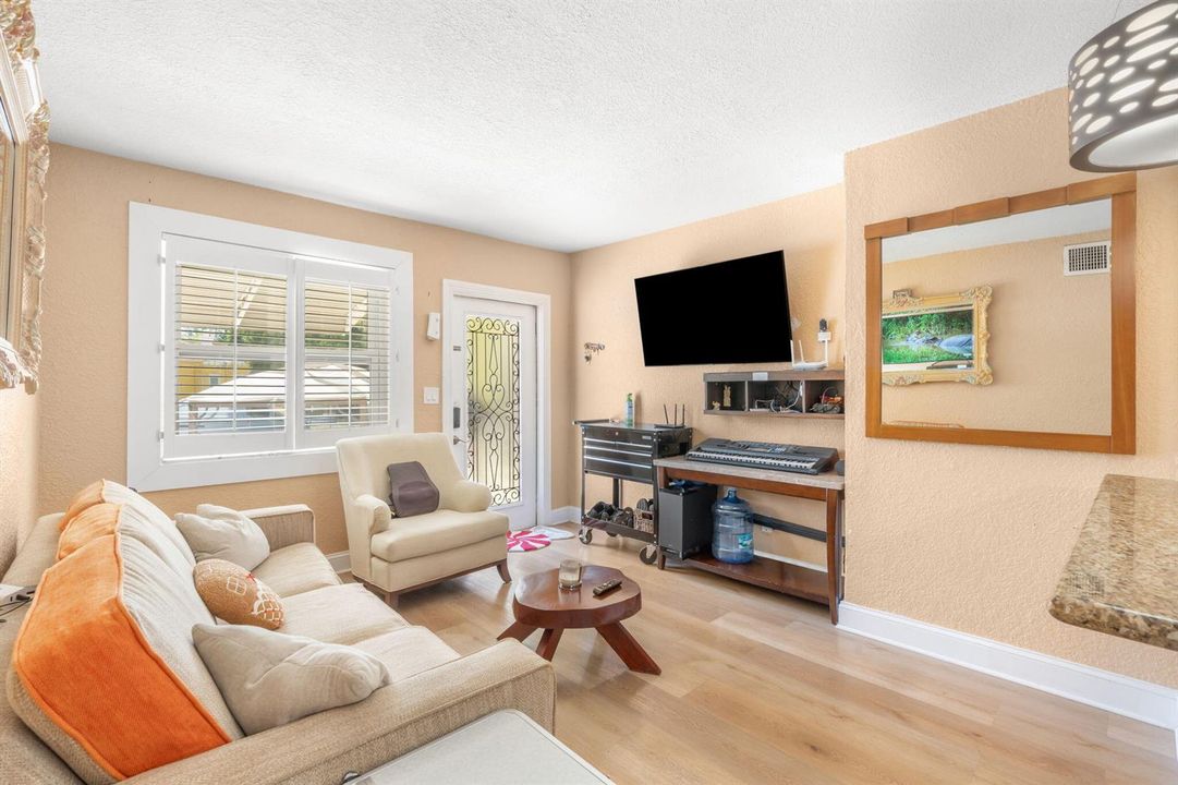 22-web-or-mls-2221 Fillmore St, Hollywoo
