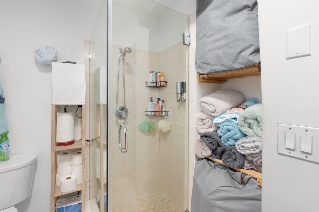 21-web-or-mls-2221 Fillmore St, Hollywoo