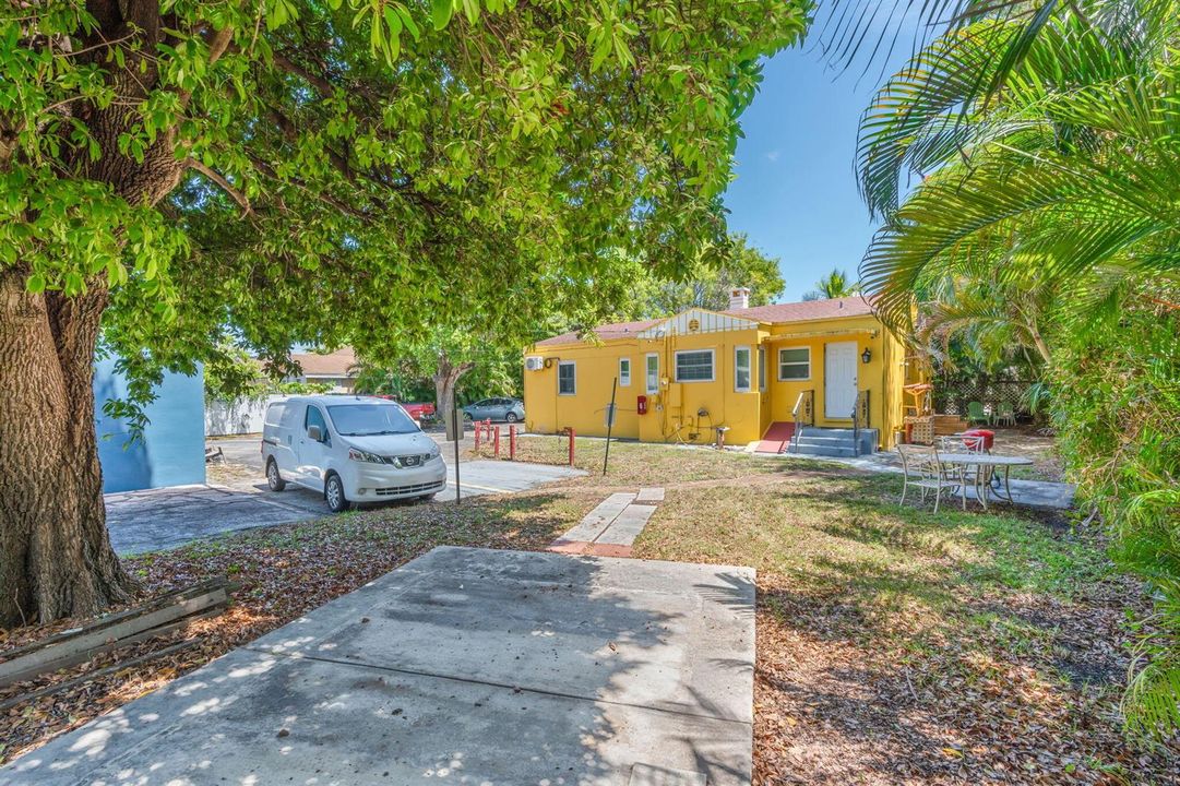 1-web-or-mls-2221 Fillmore St, Hollywood
