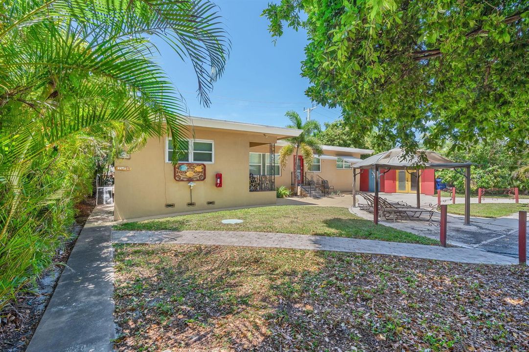 36-web-or-mls-2221 Fillmore St, Hollywoo