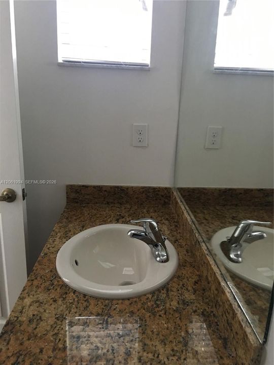 В аренду: $3,250 (3 спален, 3 ванн, 1745 Квадратных фут)