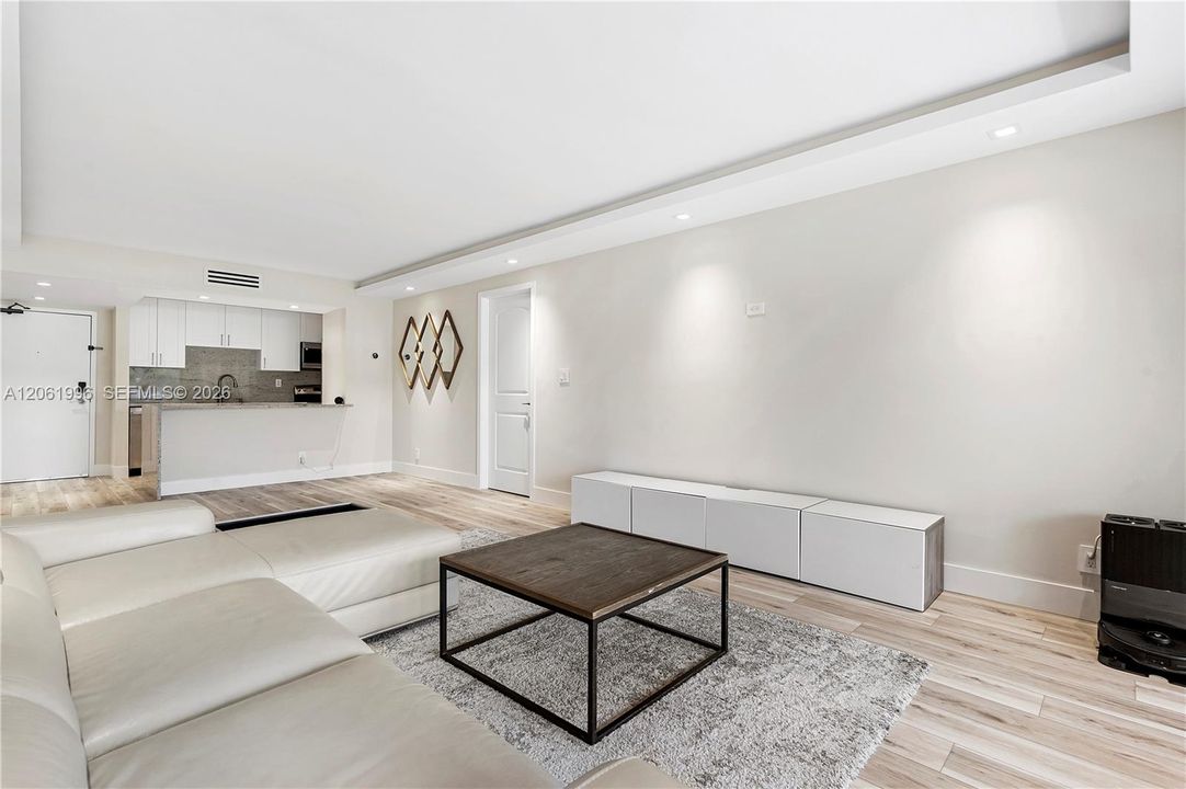 В аренду: $2,700 (2 спален, 2 ванн, 1106 Квадратных фут)