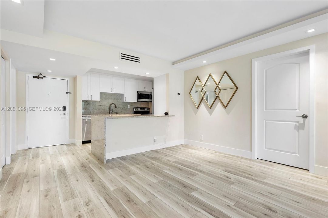 В аренду: $2,700 (2 спален, 2 ванн, 1106 Квадратных фут)