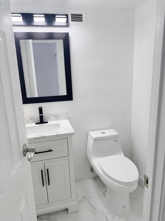 Bathroom - virtual staging
