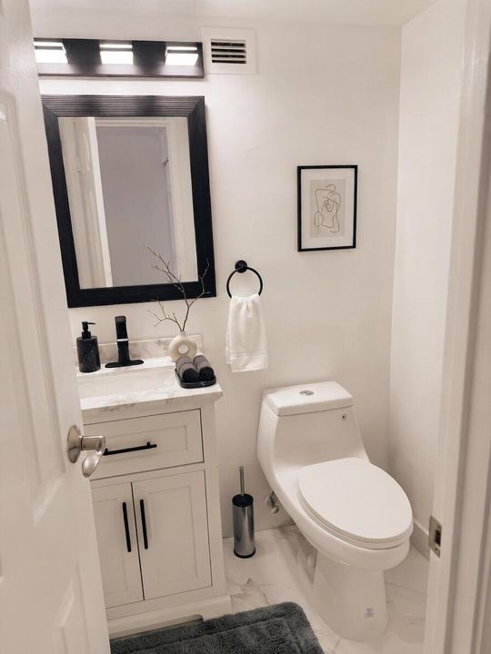 Bathroom - virtual staging