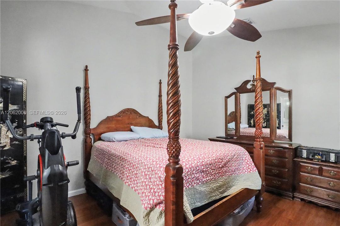 En Venta: $400,000 (3 camas, 2 baños, 1381 Pies cuadrados)