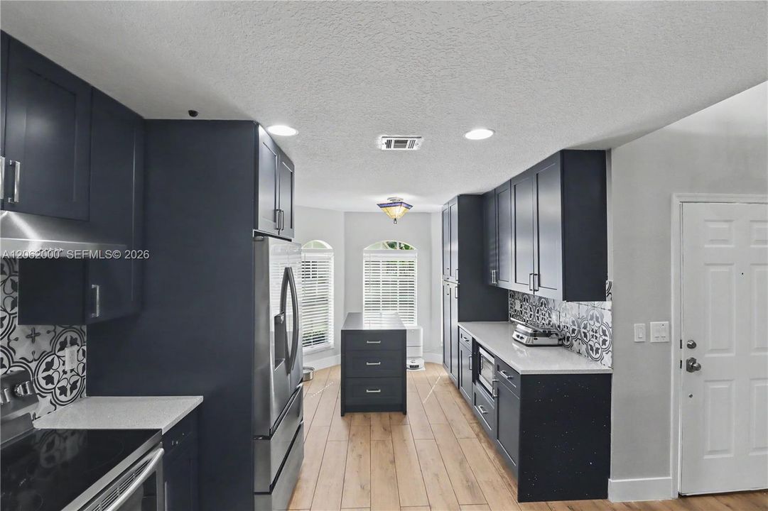 En Venta: $400,000 (3 camas, 2 baños, 1381 Pies cuadrados)