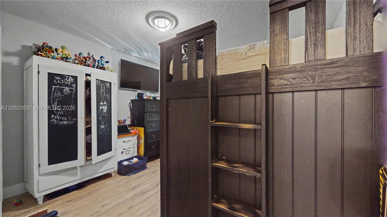 En Venta: $400,000 (3 camas, 2 baños, 1381 Pies cuadrados)