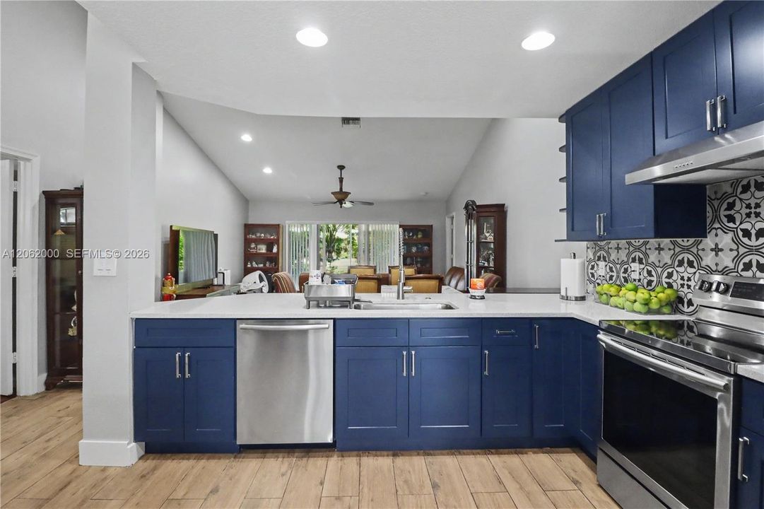 En Venta: $400,000 (3 camas, 2 baños, 1381 Pies cuadrados)
