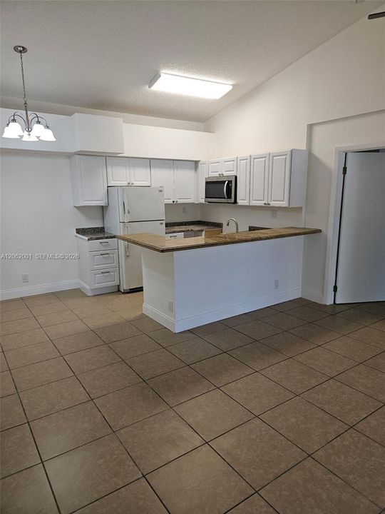 В аренду: $2,050 (2 спален, 2 ванн, 975 Квадратных фут)