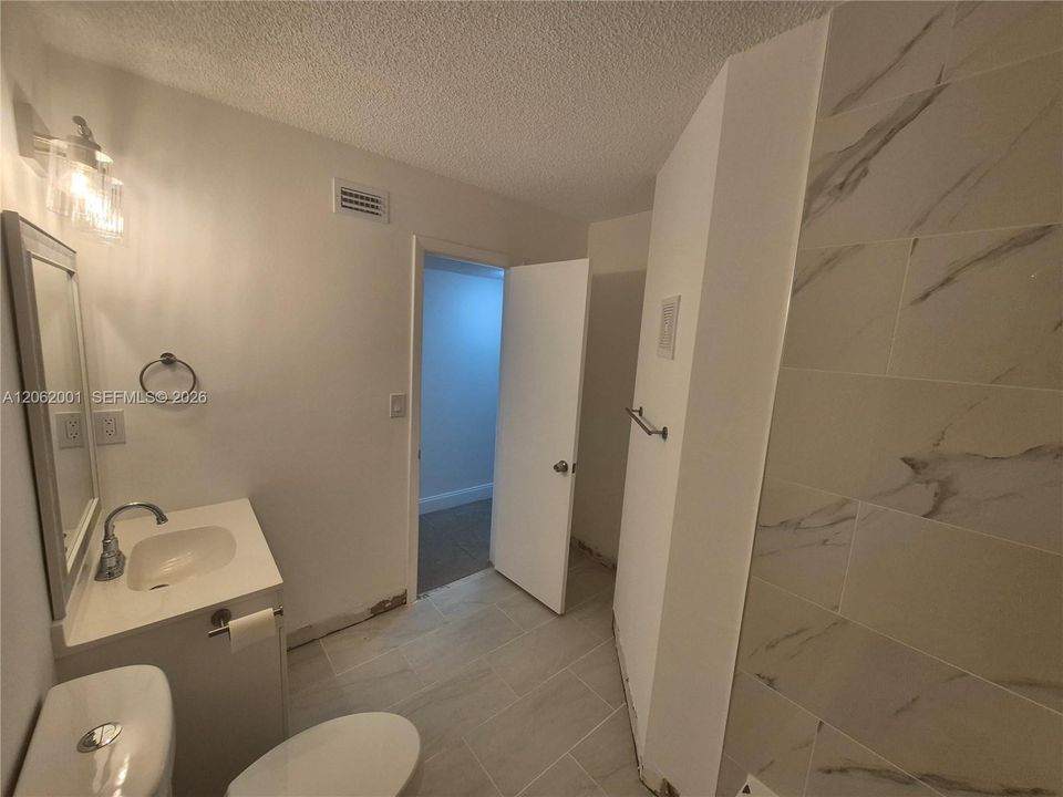 В аренду: $2,050 (2 спален, 2 ванн, 975 Квадратных фут)