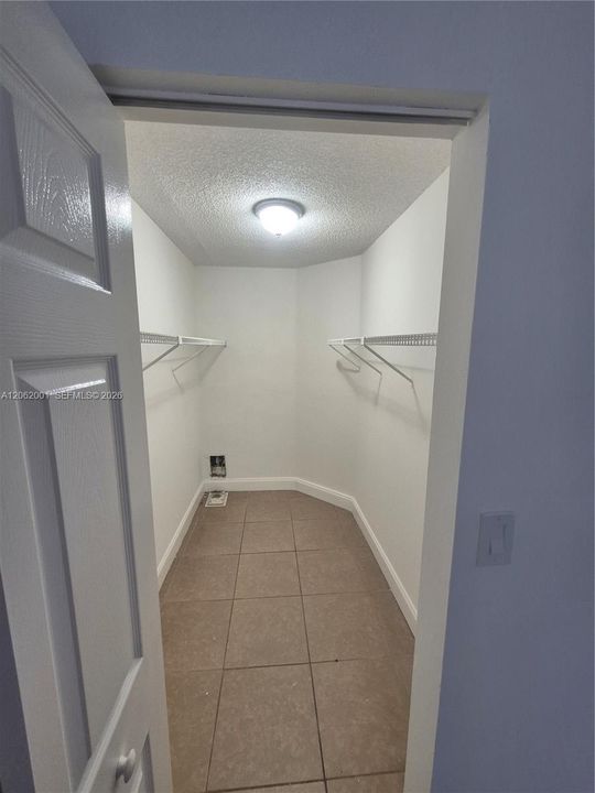 В аренду: $2,050 (2 спален, 2 ванн, 975 Квадратных фут)
