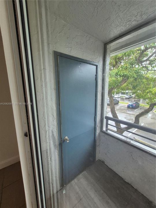 В аренду: $2,050 (2 спален, 2 ванн, 975 Квадратных фут)