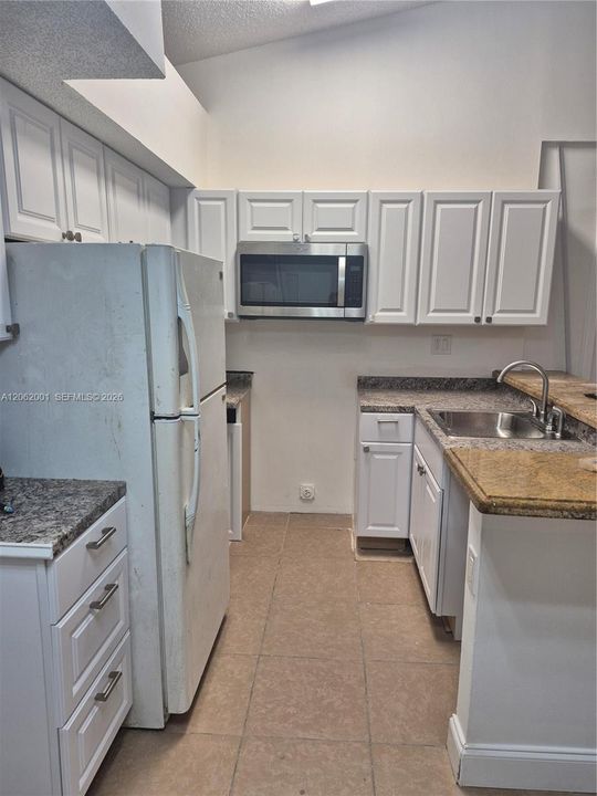 В аренду: $2,050 (2 спален, 2 ванн, 975 Квадратных фут)