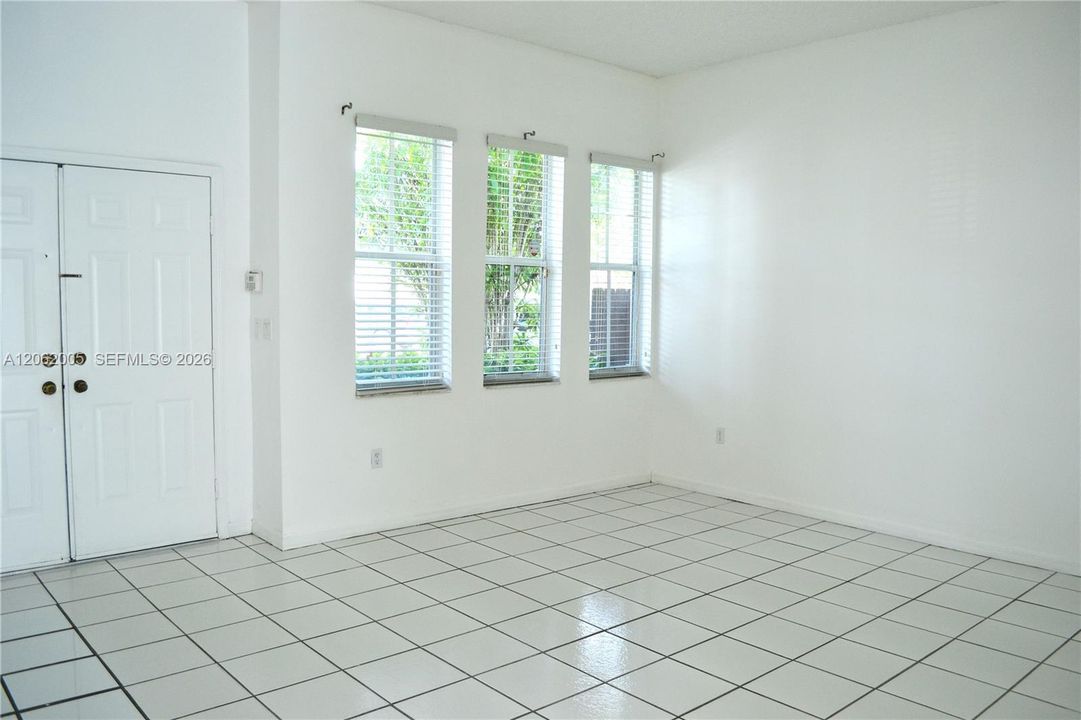 В аренду: $3,200 (3 спален, 2 ванн, 1574 Квадратных фут)