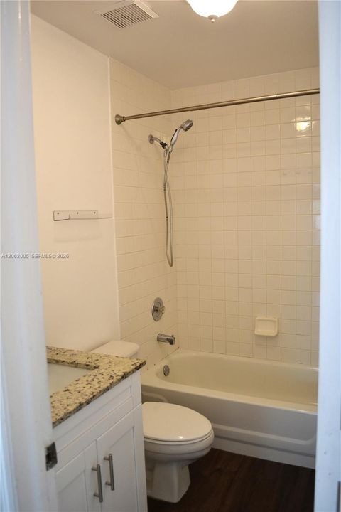 В аренду: $3,200 (3 спален, 2 ванн, 1574 Квадратных фут)