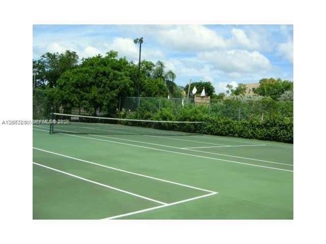 For Rent: $1,750 (1 beds, 1 baths, 887 Square Feet)