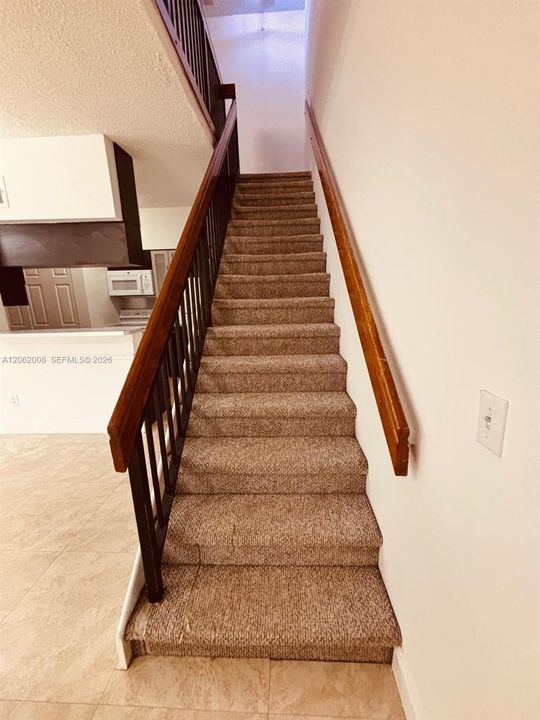 For Rent: $1,750 (1 beds, 1 baths, 887 Square Feet)