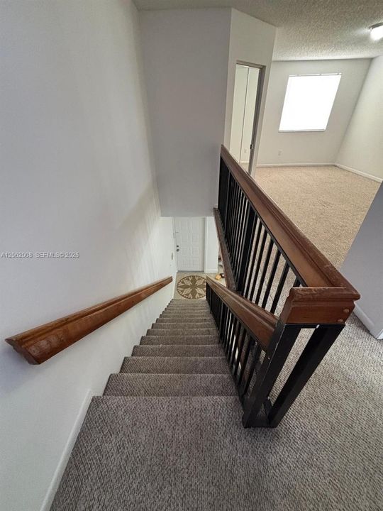 For Rent: $1,750 (1 beds, 1 baths, 887 Square Feet)