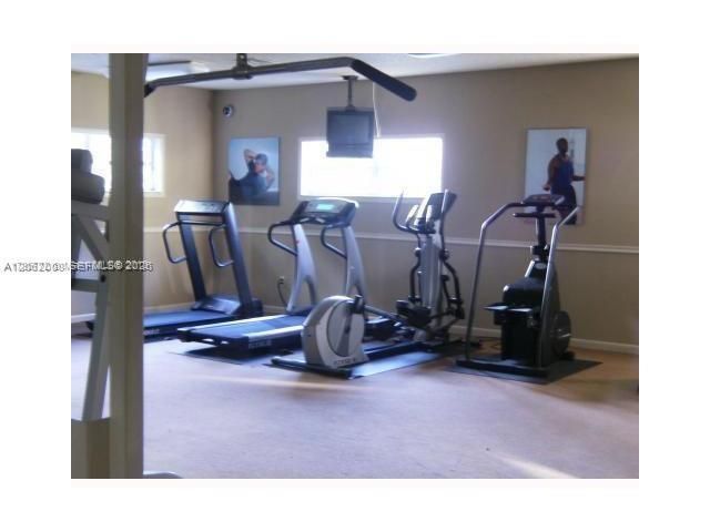 For Rent: $1,750 (1 beds, 1 baths, 887 Square Feet)