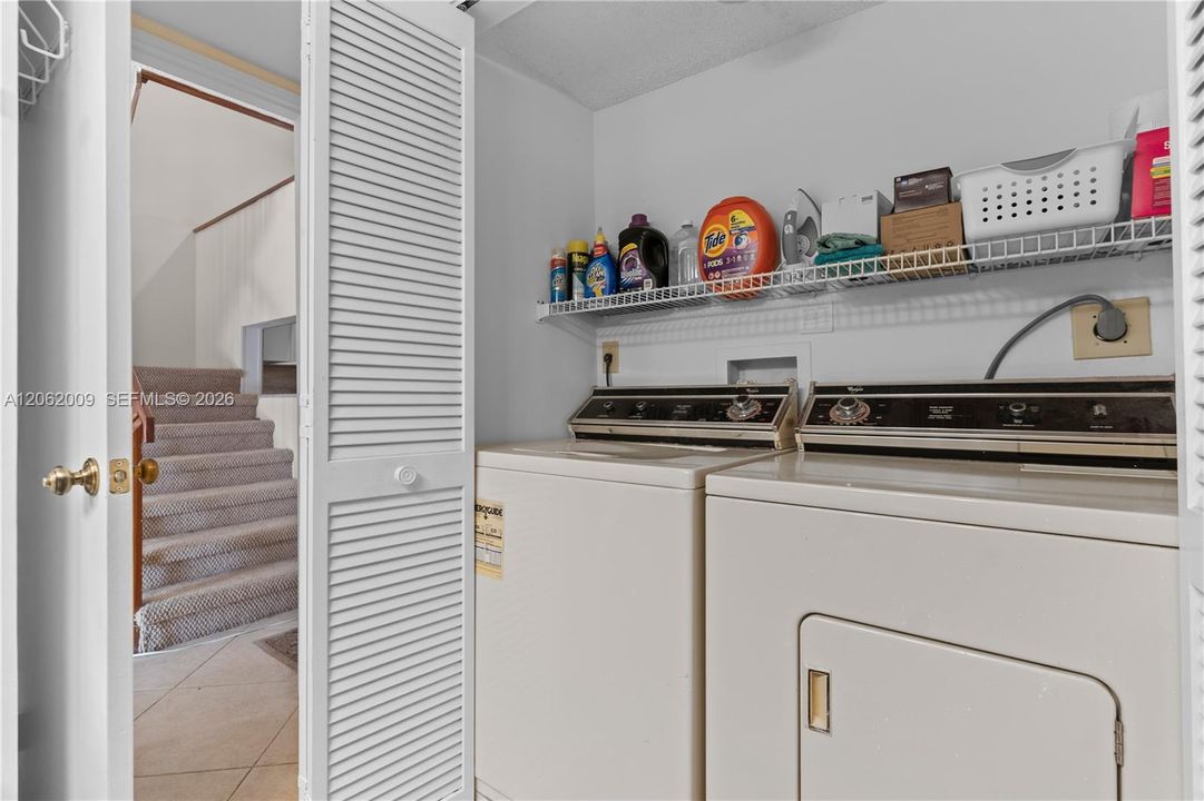 На продажу: $315,000 (3 спален, 3 ванн, 1363 Квадратных фут)