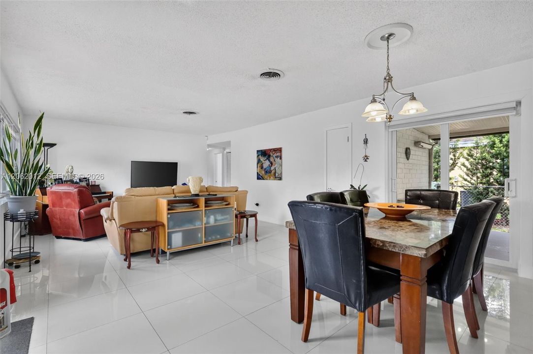 For Sale: $899,000 (3 beds, 2 baths, 1673 Square Feet)