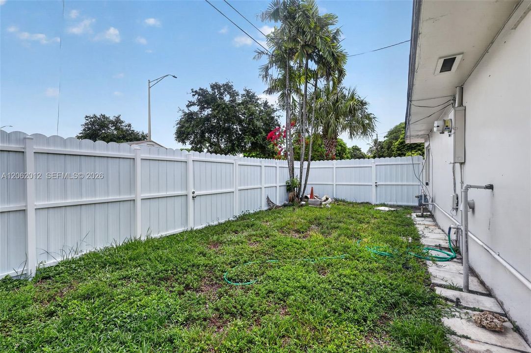 For Sale: $899,000 (3 beds, 2 baths, 1673 Square Feet)