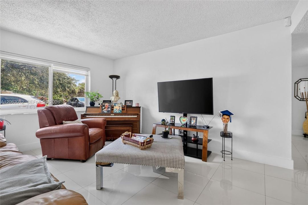 For Sale: $899,000 (3 beds, 2 baths, 1673 Square Feet)
