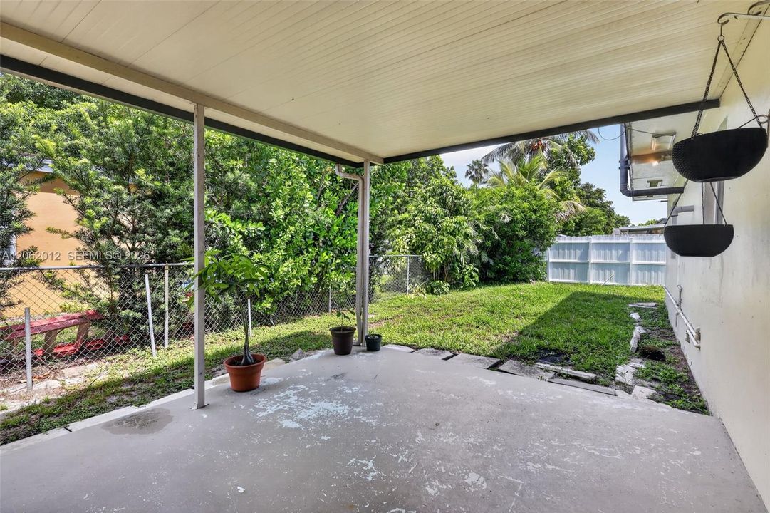 For Sale: $899,000 (3 beds, 2 baths, 1673 Square Feet)
