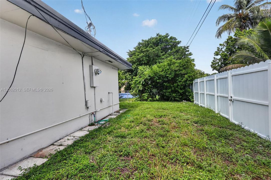 For Sale: $899,000 (3 beds, 2 baths, 1673 Square Feet)