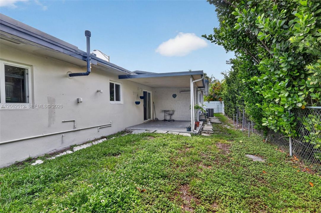 For Sale: $899,000 (3 beds, 2 baths, 1673 Square Feet)