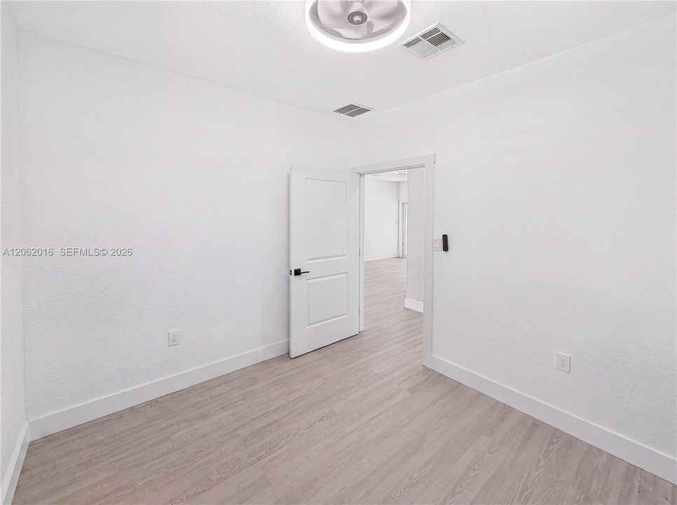 На продажу: $450,000 (4 спален, 3 ванн, 1904 Квадратных фут)