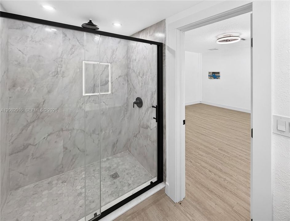 На продажу: $450,000 (4 спален, 3 ванн, 1904 Квадратных фут)