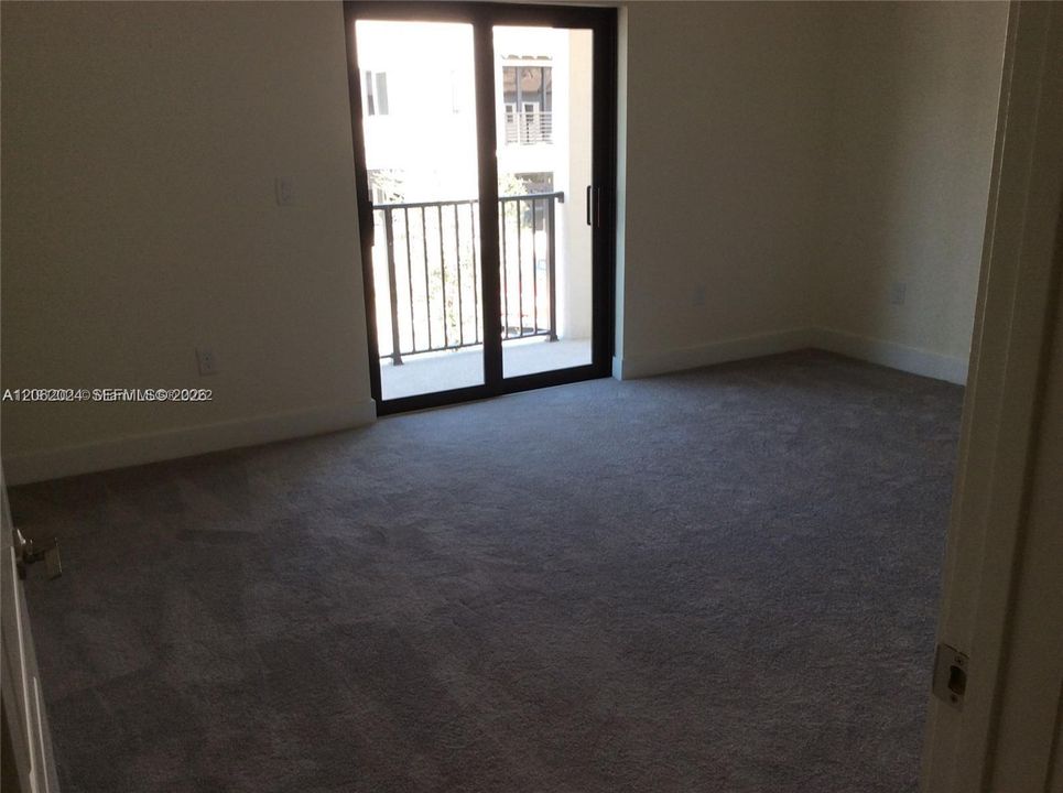 Activo con contrato: $3,950 (3 camas, 2 baños, 1424 Pies cuadrados)