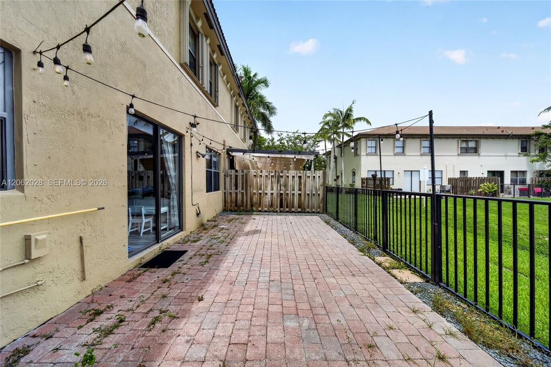 Недавно продано: $444,999 (3 спален, 2 ванн, 1857 Квадратных фут)
