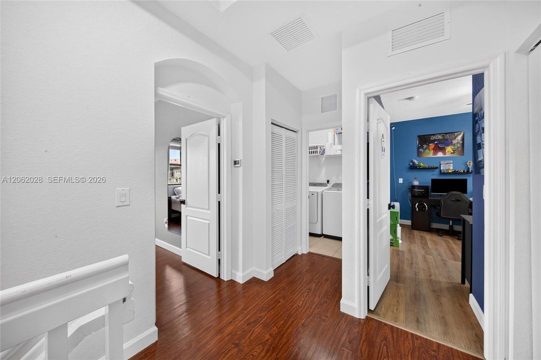 Недавно продано: $444,999 (3 спален, 2 ванн, 1857 Квадратных фут)
