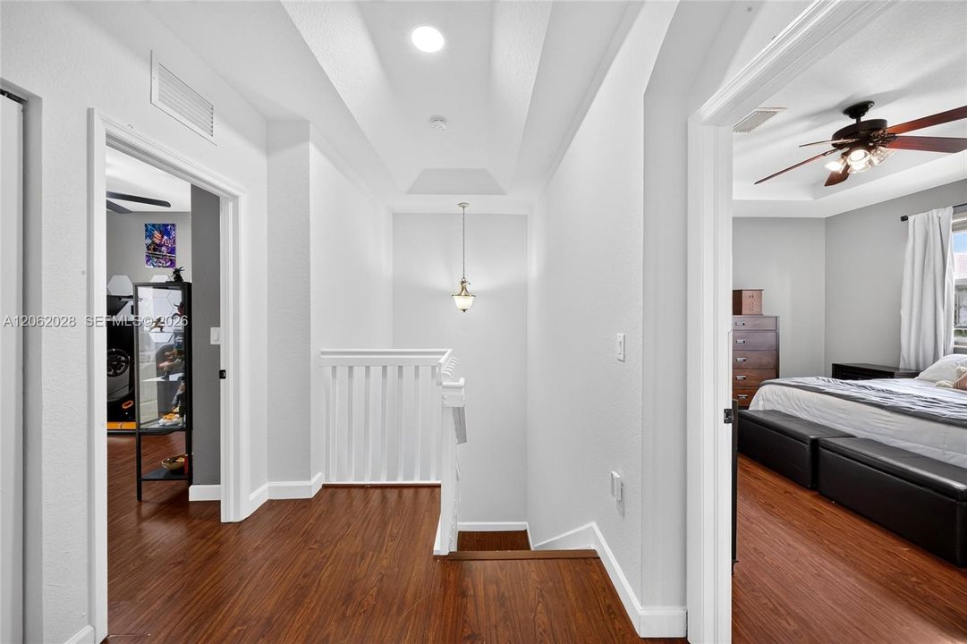 Недавно продано: $444,999 (3 спален, 2 ванн, 1857 Квадратных фут)