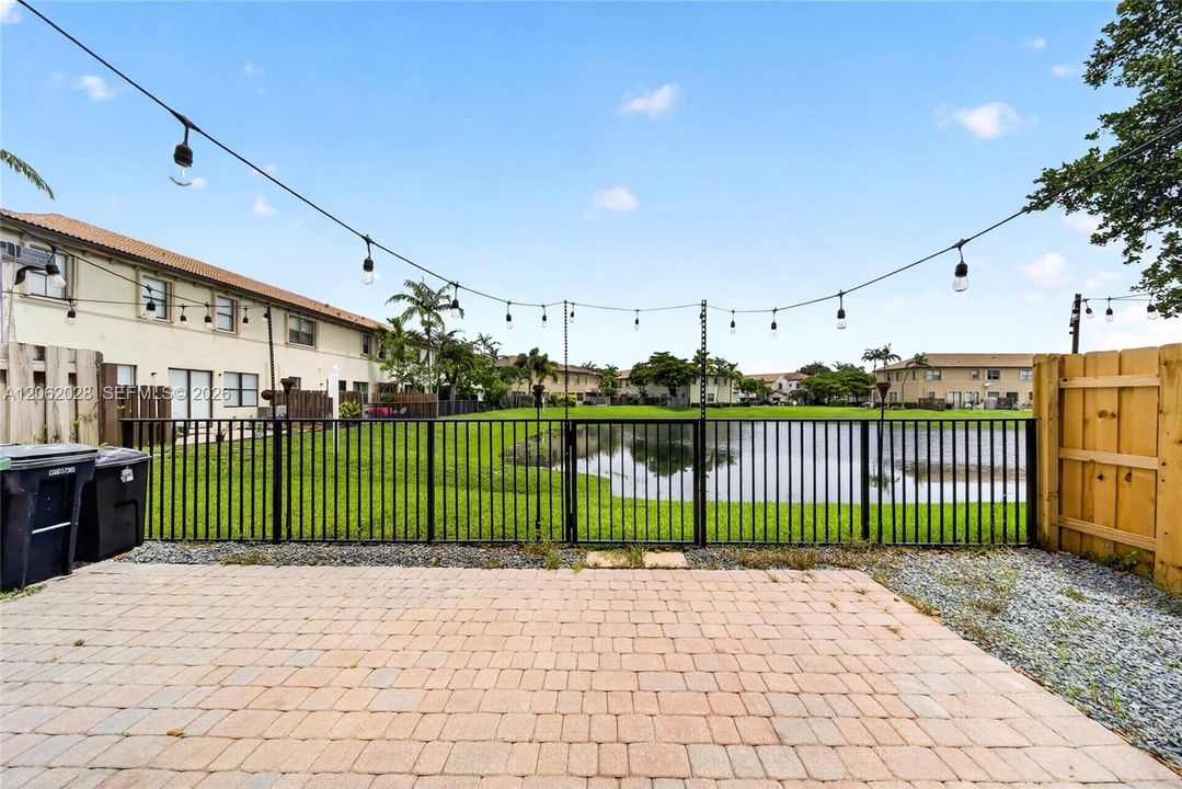 Недавно продано: $444,999 (3 спален, 2 ванн, 1857 Квадратных фут)