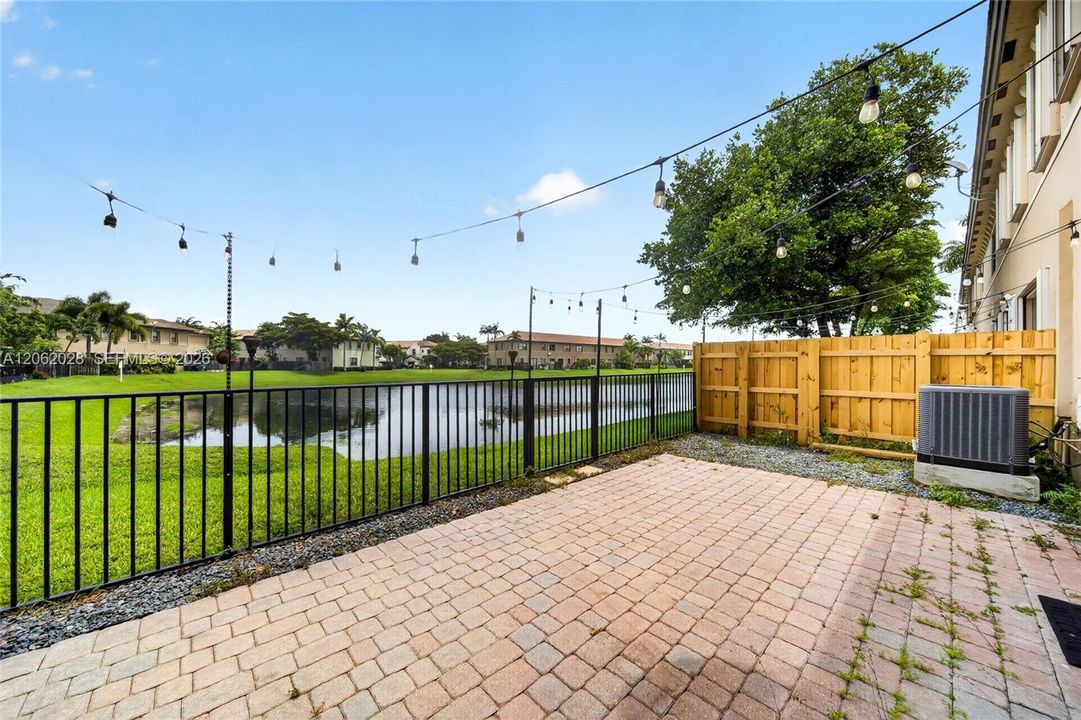 Недавно продано: $444,999 (3 спален, 2 ванн, 1857 Квадратных фут)